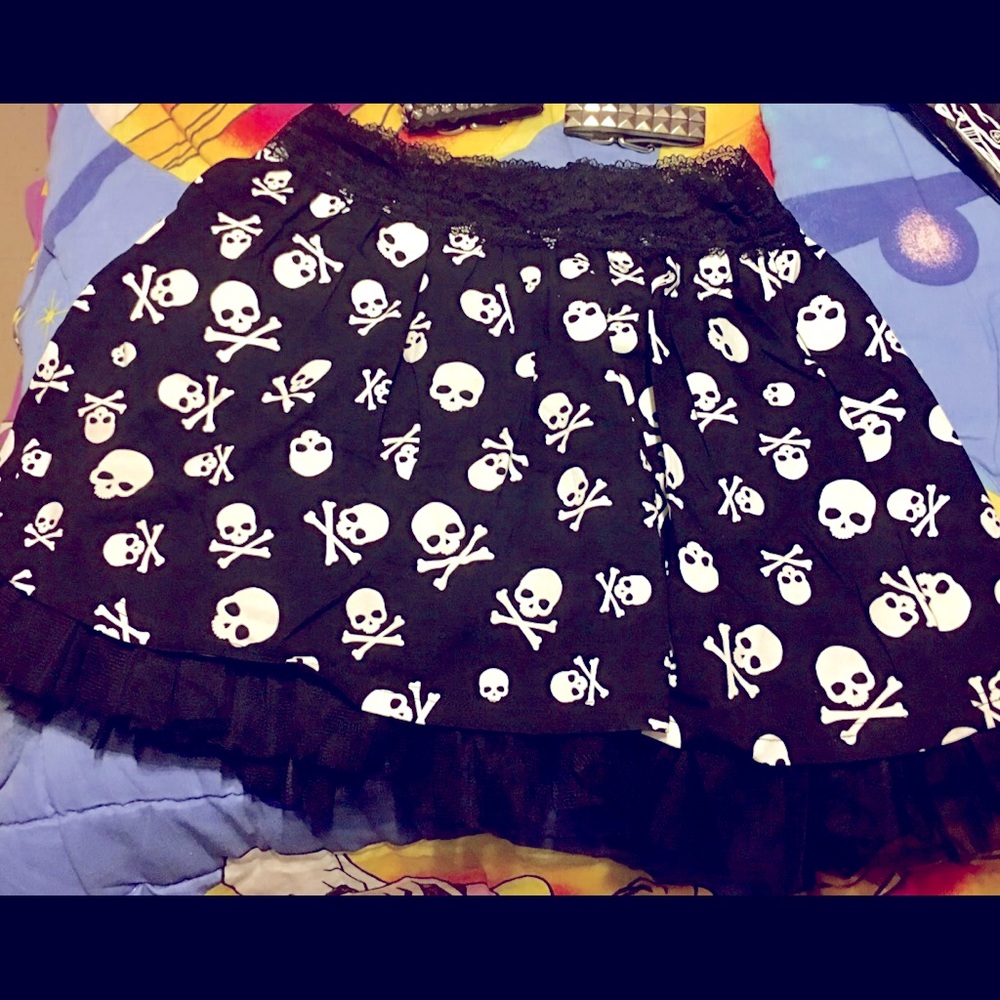 Nwt Dollskill skirt & bracelet